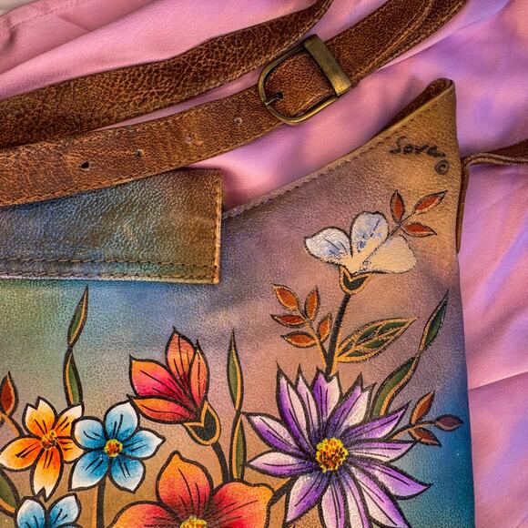 🎨SORA Hand-Painted Genuine Leather Crossbody Bag | Butterfly & Floral ArttoWear - Picture 3 of 5